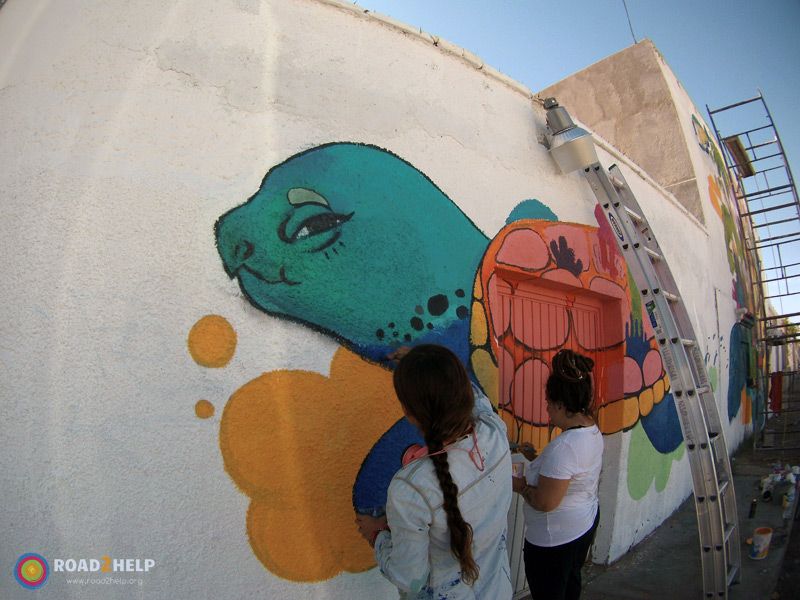 Ciudad Mural La Paz. Ayudando a Eva Bracamontes en su mural.