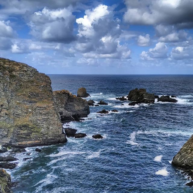 A veces la inmensidad del mar me corta la respiración. 
.
Y los pensamientos. 🌊
.
Galicia, España. Septiembre 2020
.
.
.
.
#galiciamola #acantilados #oceanlovers
